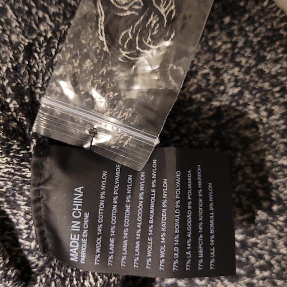 NWOT Club Monaco knitted skirt, size M, grey - Picture 4 of 7